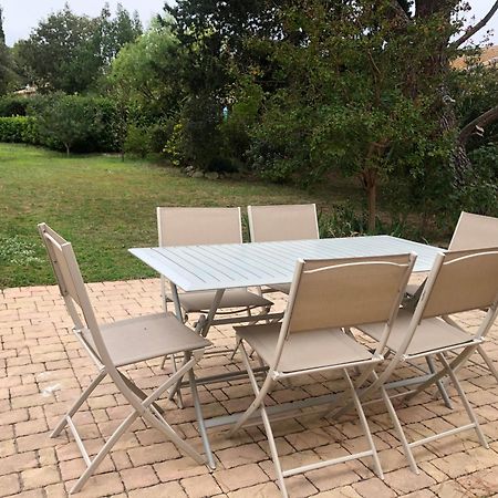 Gite En Provence Dans Grand Jardin Avec Piscine Partagee Cornillon-Confoux Екстер'єр фото