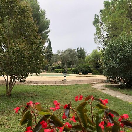 Gite En Provence Dans Grand Jardin Avec Piscine Partagee Cornillon-Confoux Екстер'єр фото