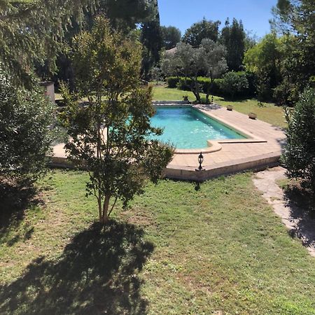 Gite En Provence Dans Grand Jardin Avec Piscine Partagee Cornillon-Confoux Екстер'єр фото