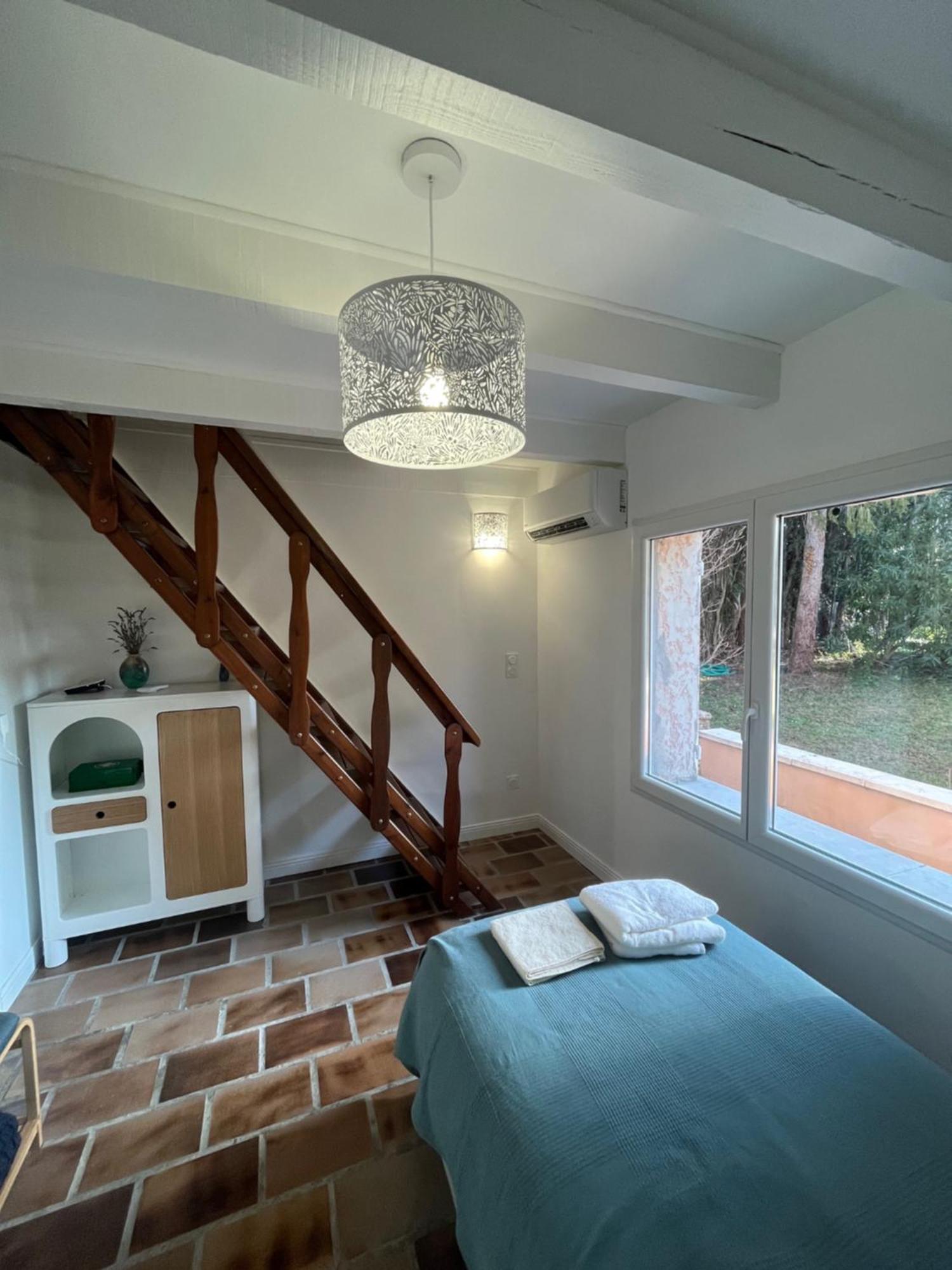 Gite En Provence Dans Grand Jardin Avec Piscine Partagee Cornillon-Confoux Екстер'єр фото