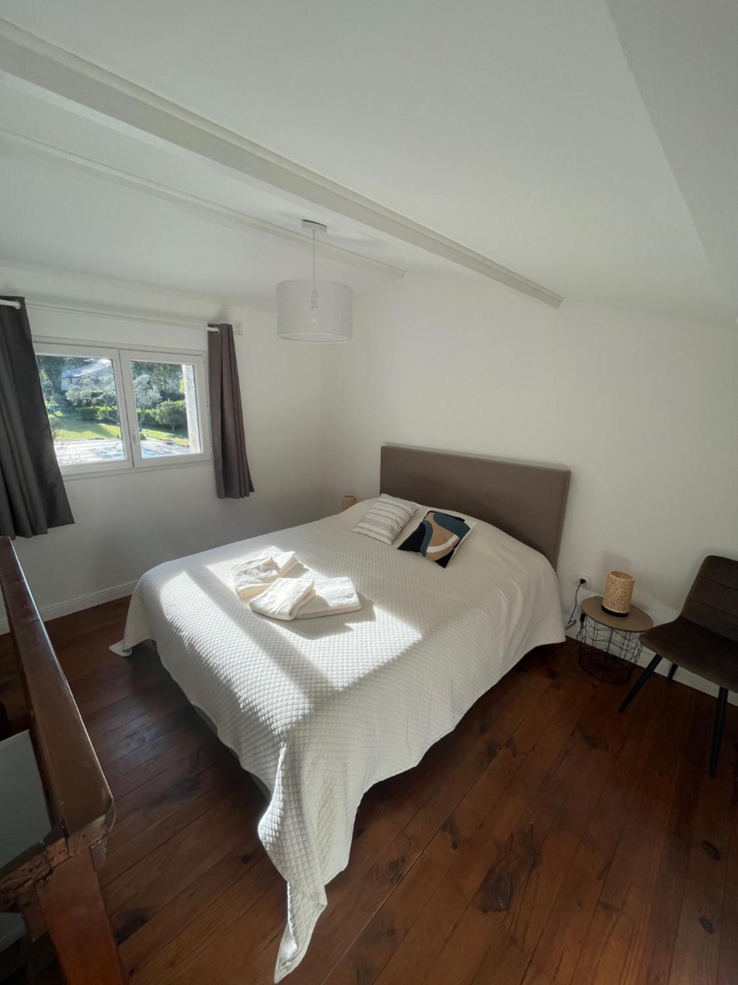 Gite En Provence Dans Grand Jardin Avec Piscine Partagee Cornillon-Confoux Екстер'єр фото